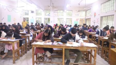 ৪ বছর পর নিজস্ব ভর্তি পরীক্ষায় ফিরলো জবি