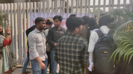 গুচ্ছে থাকছে ২০ বিশ্ববিদ্যালয়, ইউজিসির গেট ছাড়লেন শিক্ষার্থীরা