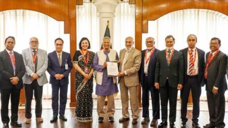 ১৫ বছর চাকরির পর সরকারি কর্মচারীদের পেনশন সুবিধাসহ অবসর নেওয়ার সুপারিশ