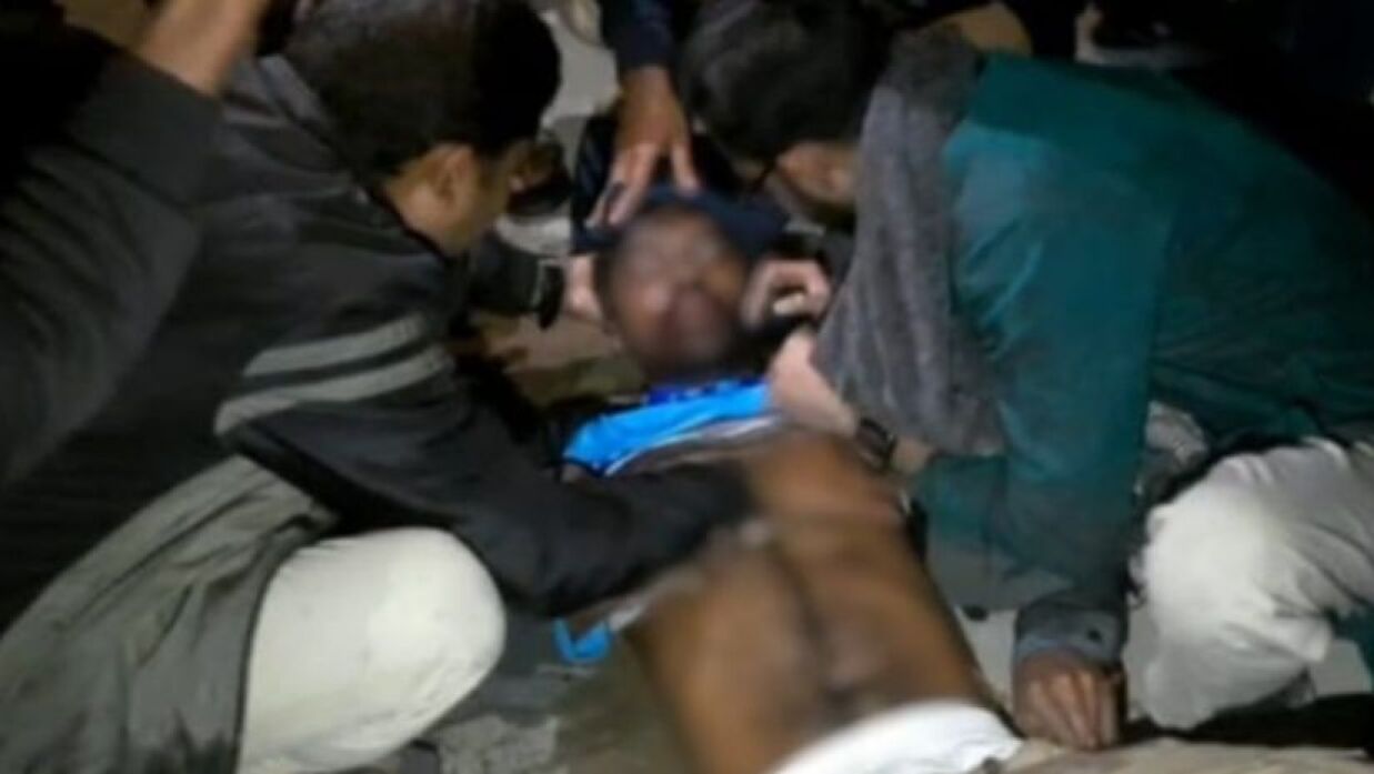 নজরুল বিশ্ববিদ্যালয়ে নামফলক ভাঙতে গিয়ে পড়ে আহত শিক্ষার্থী