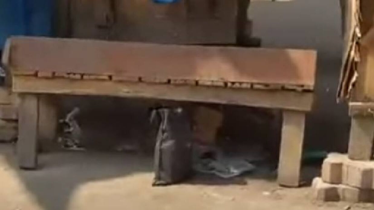 ফার্মগেটে বোমা সদৃশ বস্তু, ঘিরে রেখেছে পুলিশ