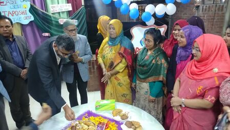 বাকৃবির হলে মুখরোচক বাহারি পিঠার স্বাদ নিলেন শিক্ষক-শিক্ষার্থীরা