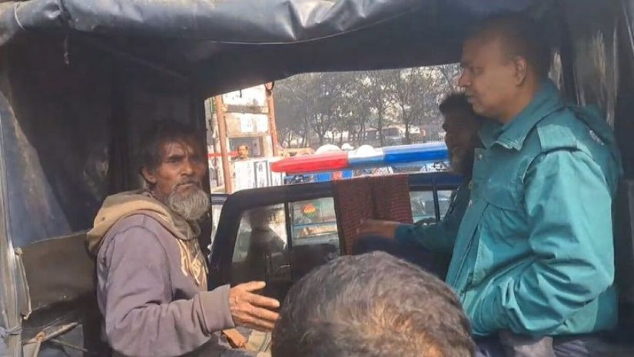 ধানমন্ডি ৩২ থেকে একজন আটক
