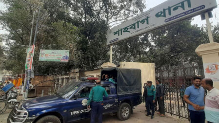 পুলিশের গাড়িতে সচিবালয়ে গেলেন শিক্ষকদের প্রতিনিধিদল