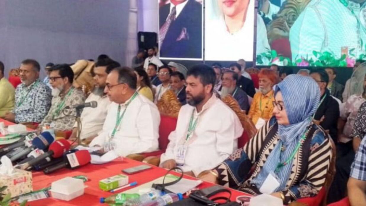 সরকারি দপ্তরে ঘাপটি মেরে থাকা ‘ডেভিলদের’ আগে ধরেন: মির্জা আব্বাস 