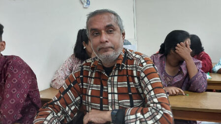 জবি ভর্তি পরীক্ষায় ৫০ বছর বয়সী তপু
