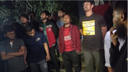 কুয়েটে শিক্ষার্থীদের ওপর ছাত্রদলের হামলার প্রতিবাদে চুয়েটে বিক্ষোভ