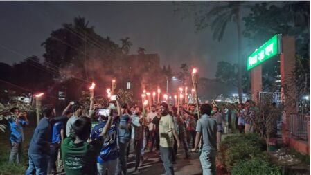 ছাত্রদলের বিক্ষোভ-বৈষম্যবিরোধীদের মশাল মিছিল : উত্তপ্ত শেকৃবি