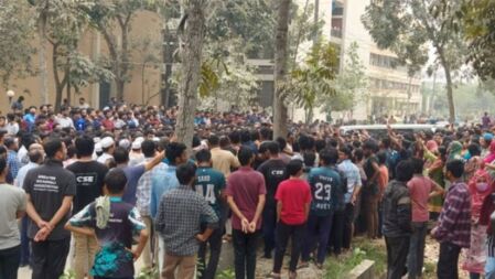 কুয়েটের প্রশাসনিক ও একাডেমিক ভবনে তালা