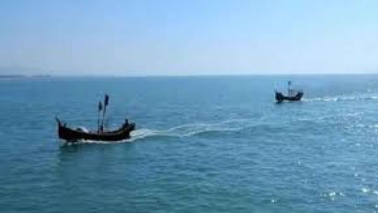 ১৯ বাংলাদেশিকে ধরে নিয়ে গেছে আরাকান আর্মি