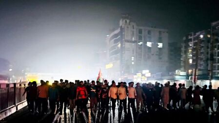 তা’মীরুল মিল্লাত শিক্ষার্থীর ওপর হামলার প্রতিবাদে রাজধানীতে বিক্ষোভ
