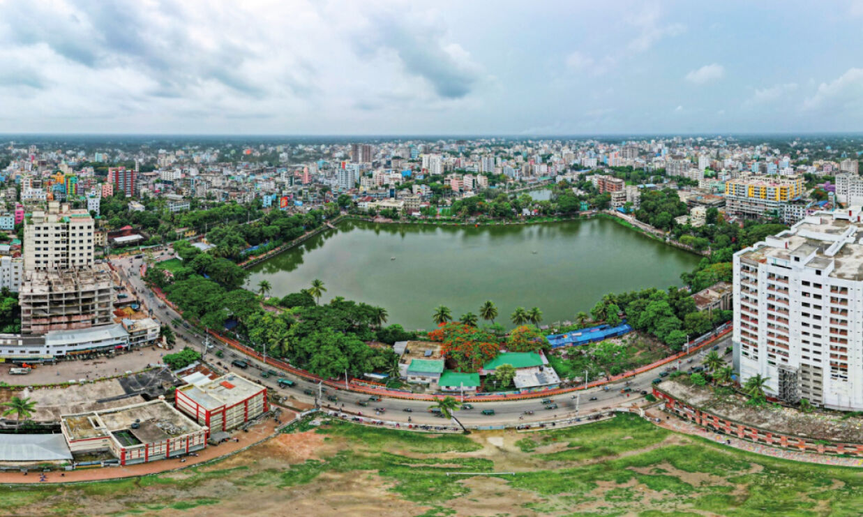 ফেনী শহরে চরম ভোগান্তিতে ভাড়াটেরা
