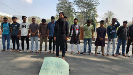 পদত্যাগের দাবিতে রাবিতে স্বরাষ্ট্র উপদেষ্টার প্রতীকী জানাজা