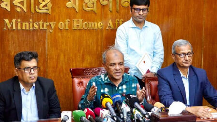 সন্ধ্যার পর থেকে পরিস্থিতি টের পাবেন: আইনশৃঙ্খলা নিয়ে স্বরাষ্ট্র উপদেষ্টা