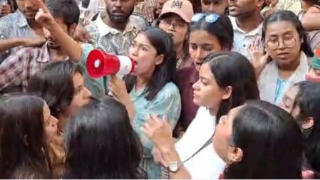 নতুন ছাত্রসংগঠনে বেসরকারি বিশ্ববিদ্যালয় শিক্ষার্থীদের বঞ্চিত করায় বিক্ষোভ!
