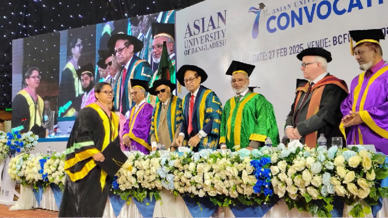 এশিয়ান ইউনিভার্সিটির ৭ম সমাবর্তনে স্বর্ণপদক পেলেন ১৯ শিক্ষার্থী