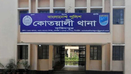 টিসি নিয়ে আসা ছাত্রীকে ভর্তি না করায় অধ্যক্ষের ওপর হামলা