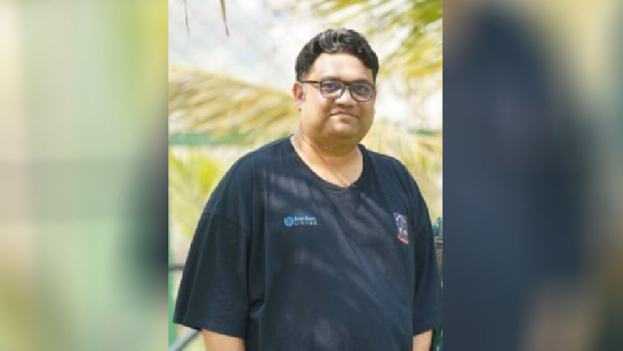 পরীক্ষার ডিউটি শেষে ফেরার পথে বাস চালক-হেলপারের মারধরের শিকার ঢাবি শিক্ষক