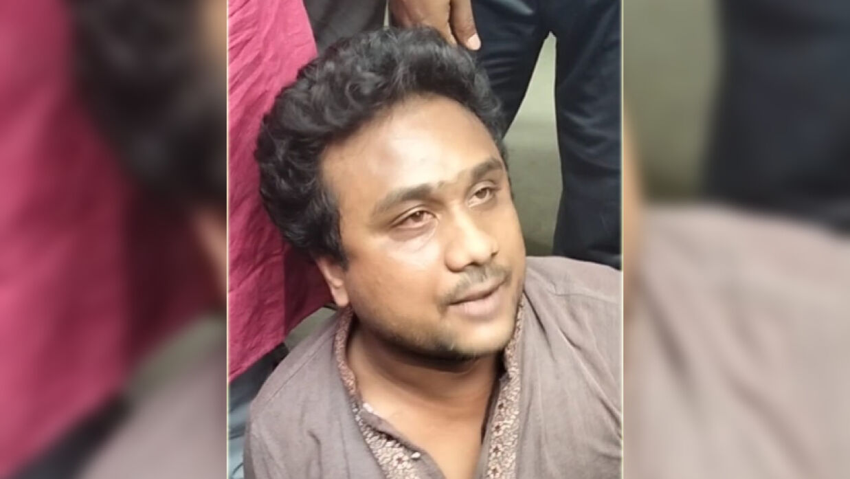 জবিতে ‘জয় বাংলা’ লেখার সময় ছাত্রলীগ কর্মী আটক