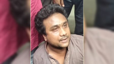 জবিতে ‌‘জয় বাংলা’ লেখার সময় ছাত্রলীগ কর্মী আটক
