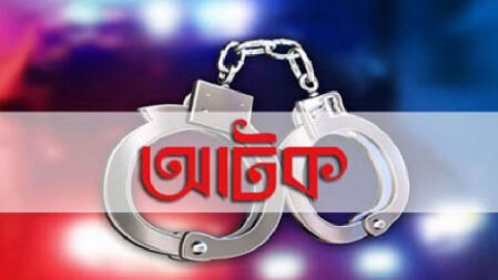 ঢাবি শিক্ষককে মারধর করা সেই বাস চালক ও হেলপার আটক