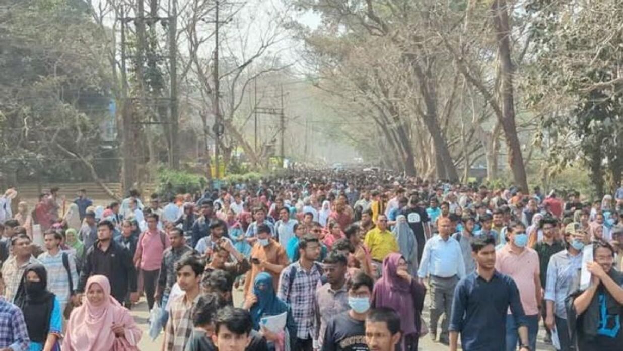 চবি ভর্তি পরীক্ষার প্রশ্নপত্রে ভুল বানান, পলাতক নেতাদের নিয়ে প্রশ্ন