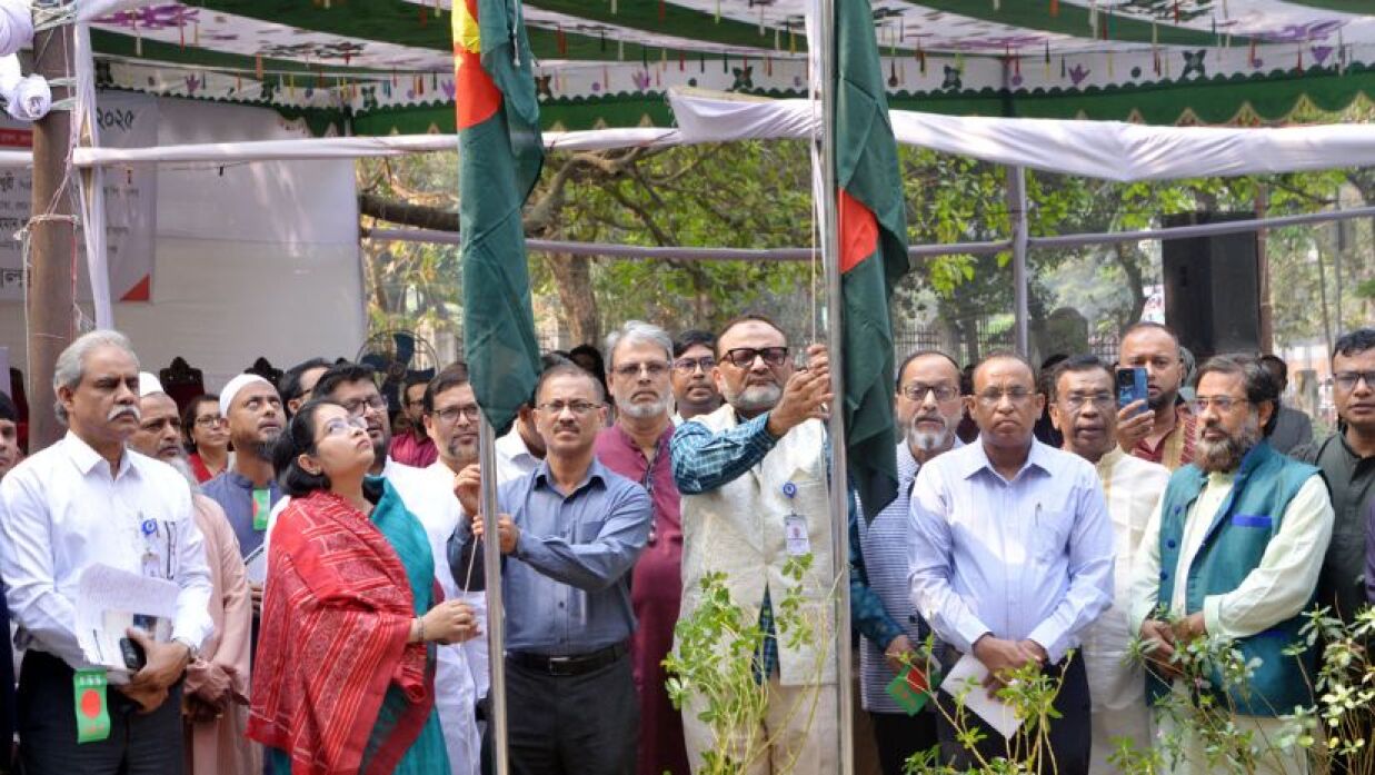 যারা ইতিহাস নির্মাণ করেন তারা রাজনীতির ঊর্ধ্বে: ঢাবি উপাচার্য