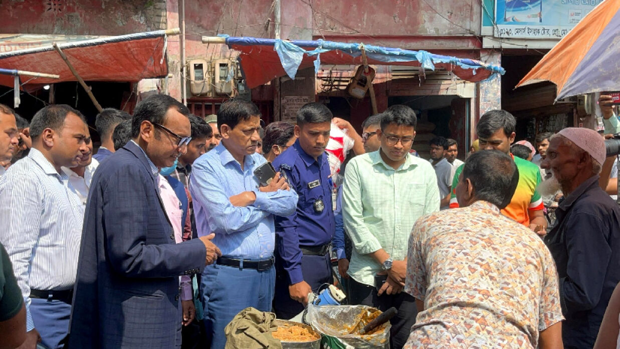 রমজানে দ্রব্যমূল্যে নিয়ন্ত্রণে পাবনা জেলা প্রশাসকের বাজার মনিটরিং