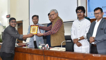 রাবিতে সমন্বয়ক ও সাংবাদিকদের জুলাই হিরো অ্যাওয়ার্ড প্রদান