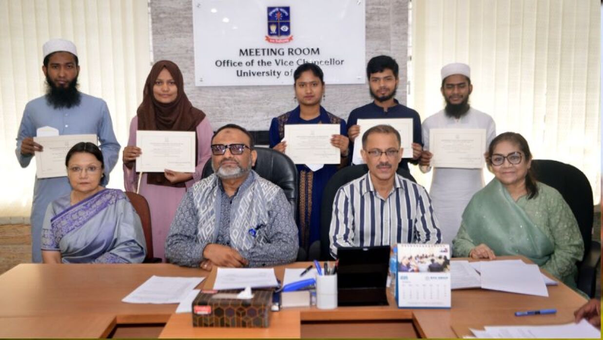 ঢাবির ১২ শিক্ষার্থী পেলেন ১ লাখ ৬৬ হাজার টাকা বৃত্তি