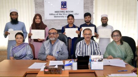 ঢাবির ১২ শিক্ষার্থী পেলেন ১ লাখ ৬৬ হাজার টাকা বৃত্তি