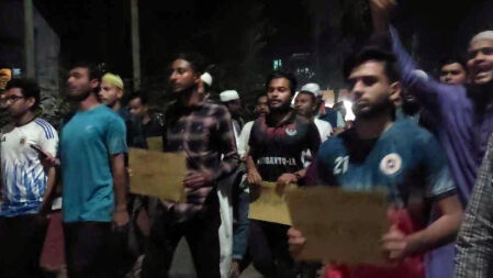ঢাবিকেন্দ্রিক ক্ষমতা কুক্ষিগত করার অভিযোগ এনে রাবিতে বিক্ষোভ