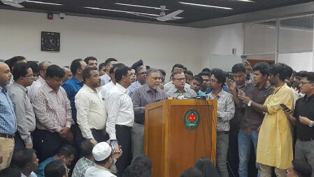 নির্বাচনে ব্যাঘাত সৃষ্টি করবে এমন কোনো সিদ্ধান্ত নেবে না সরকার: ইসি