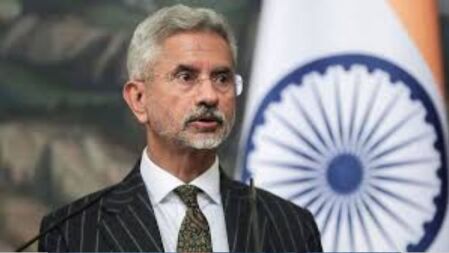 ভারতবিরোধী স্লোগান দিয়ে ছেঁড়া হলো পতাকা