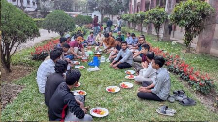 ঢাবির জিয়া হলে শিক্ষার্থীদের নিয়ে ইফতার ছাত্রদলের