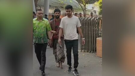 হিযবুত তাহরীরের কর্মীকে পেটানো সেই রিকশাচালককে ছাড়িয়ে নিলেন উপদেষ্টা আসিফ 