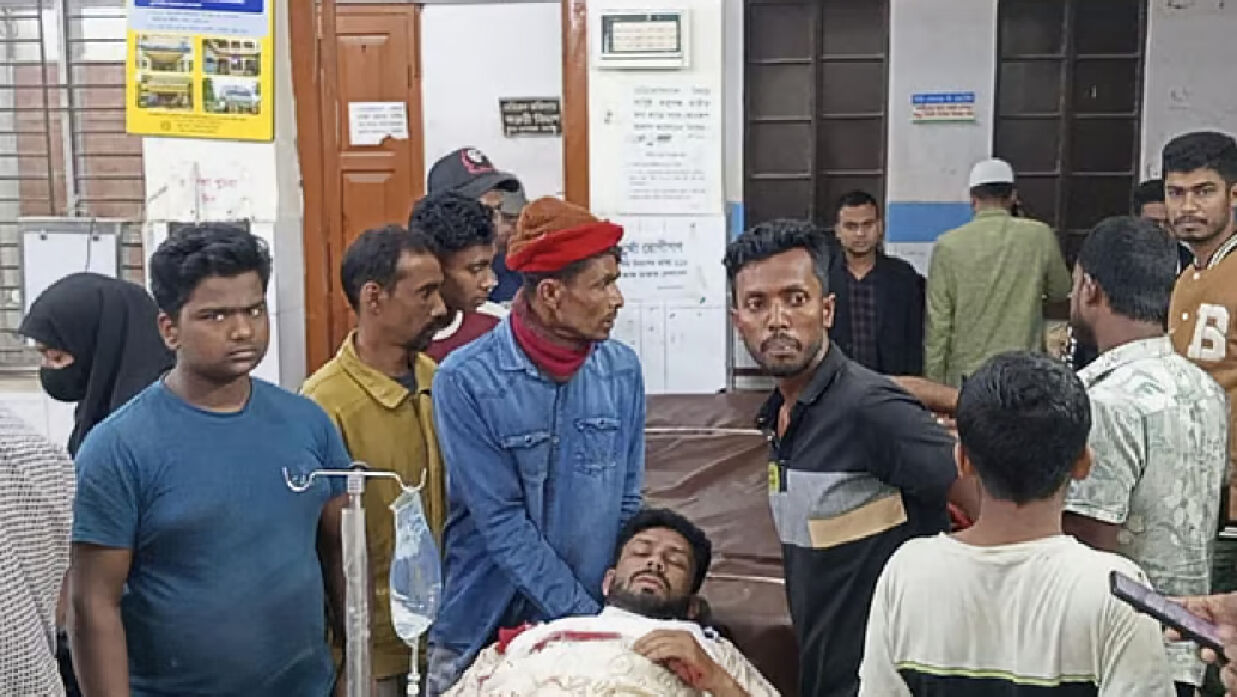 বিএনপি অফিসে বোমা হামলা, আহত ৩ 