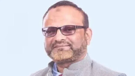 পোশাক নিয়ে হেনস্তা: সেই ছাত্রীকে দেখতে গেলেন ঢাবি উপাচার্য
