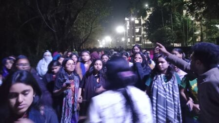 ধর্ষকদের শাস্তির দাবিতে শাবি শিক্ষার্থীদের ২৪ ঘণ্টার আল্টিমেটাম