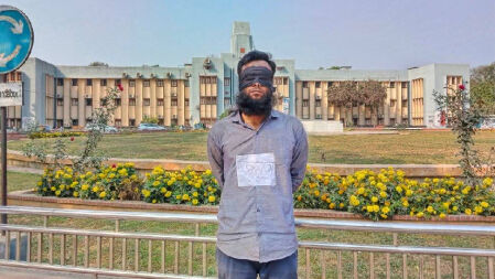 ধর্ষকের শাস্তি মৃত্যুদণ্ডসহ ৩ দফা দাবিতে রাবি শিক্ষার্থীর আমরণ অনশন