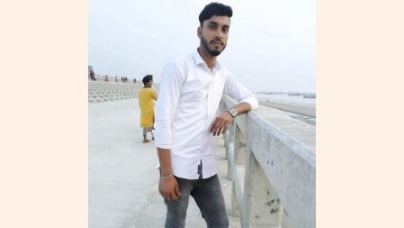 বিদ্যুতায়িত হয়ে প্রাণ গেল দুই যুবকের