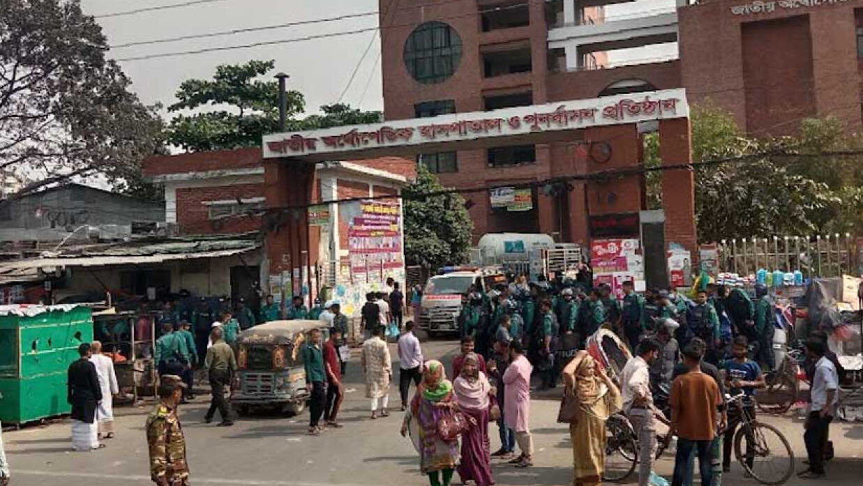 জুলাই যোদ্ধাদের সঙ্গে পঙ্গু হাসপাতাল কর্মীদের মারামারি