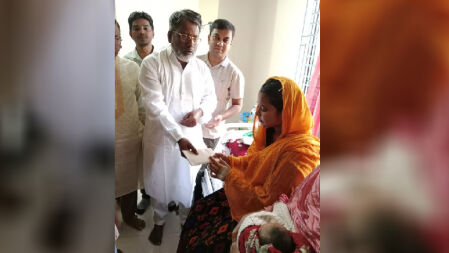 আন্দোলনে শহীদ সেলিমের স্ত্রী-কন্যার পাশে তারেক রহমান