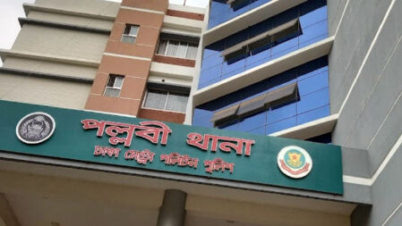 থানায় ঢুকে যুবকের অতর্কিত হামলা, ওসিসহ আহত তিন