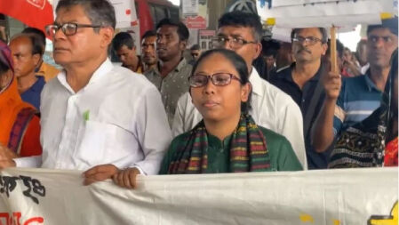 মৎস্যজীবীদের নিয়ে মিছিলে গণজাগরণ মঞ্চের লাকী আক্তার