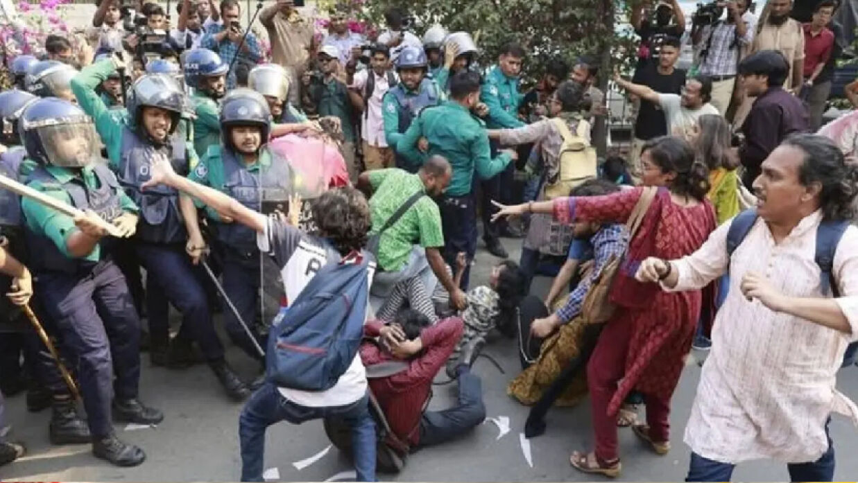 ধর্ষণবিরোধী পদযাত্রা থেকে পুলিশের ওপর হামলা, মেঘমল্লার বসুসহ ১২ জনের বিরুদ্ধে মামলা
