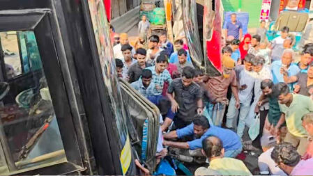 কোচিংয়ে যাওয়ার পথে বাসচাপায় ভাই-বোনের মৃত্যু