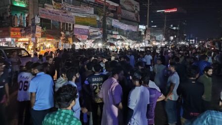 ইফতার মাহফিল থেকে ফেরার পথে ছাত্রীকে হেনস্তার অভিযোগে ‘ব্লকেড’ কর্মসূচি