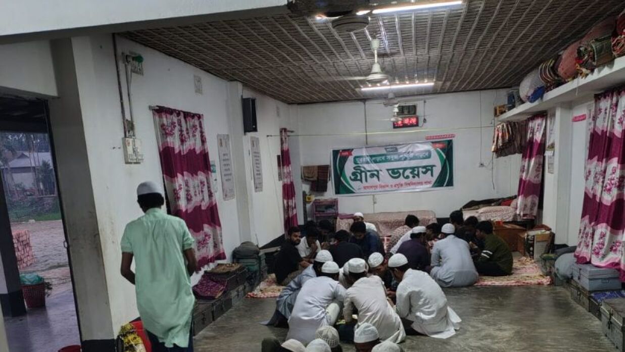মাদ্রাসার শিক্ষার্থী ও এতিমদের নিয়ে জাবিপ্রবি গ্রীন ভয়েসের ইফতার আয়োজন