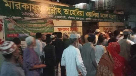 মাদরাসাছাত্রকে বলাৎকারের অভিযোগে শিক্ষককে গণপিটুনি